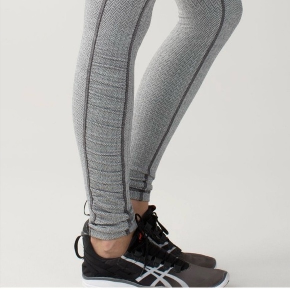 🐼Women Lululemon Athletica Gray and Black Leggings, size 4 - Picture 10 of 12